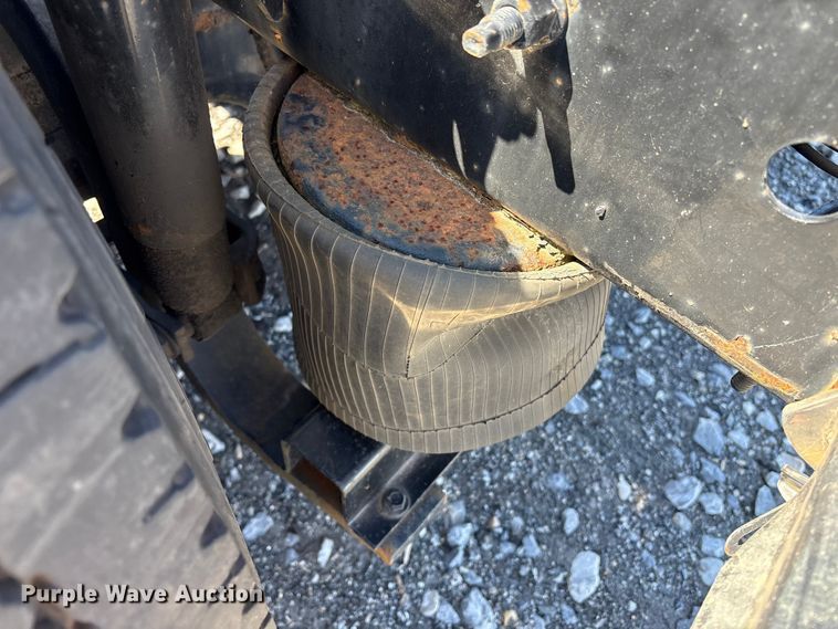 image for item YA1100 2017 Volvo VNL semi truck