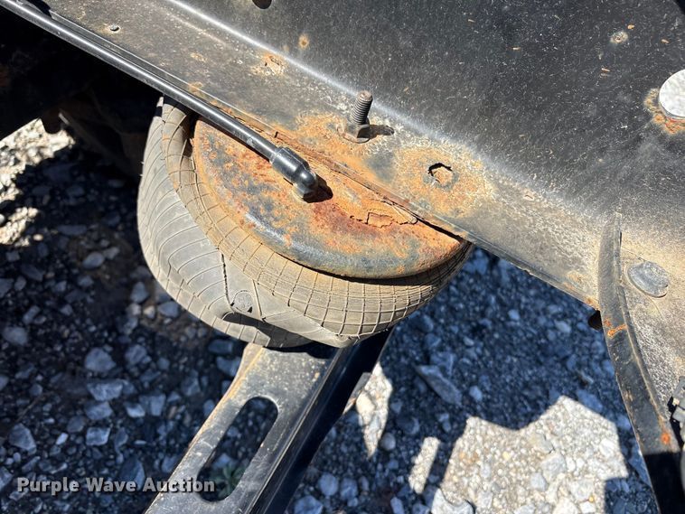 image for item YA1100 2017 Volvo VNL semi truck