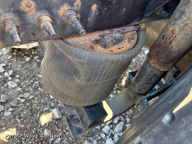 image for item YA1100 2017 Volvo VNL semi truck