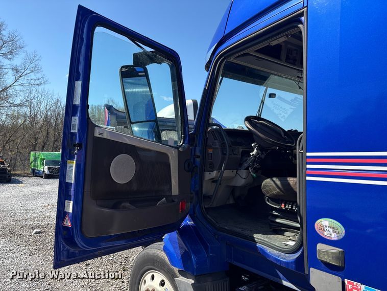 image for item YA1100 2017 Volvo VNL semi truck