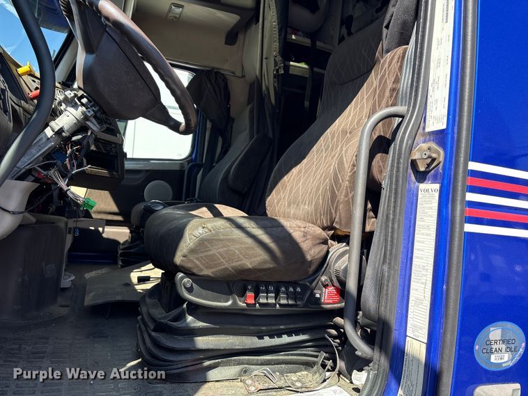 image for item YA1100 2017 Volvo VNL semi truck