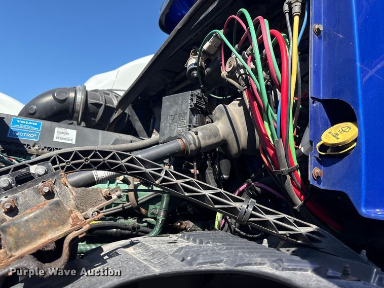 image for item YA1100 2017 Volvo VNL semi truck