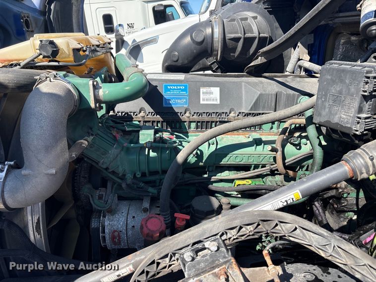 image for item YA1100 2017 Volvo VNL semi truck