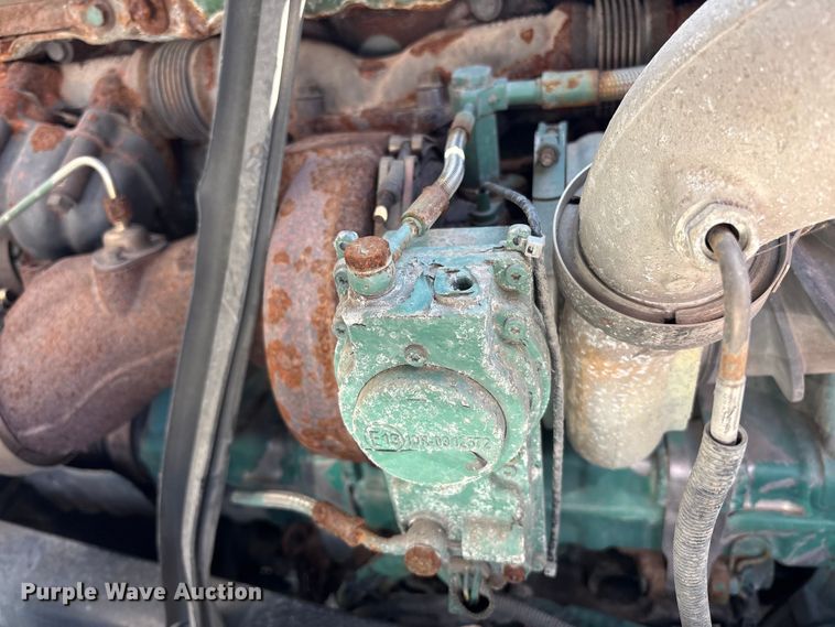 image for item YA1100 2017 Volvo VNL semi truck