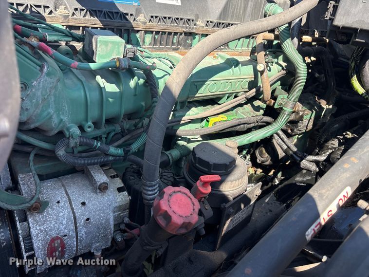 image for item YA1100 2017 Volvo VNL semi truck