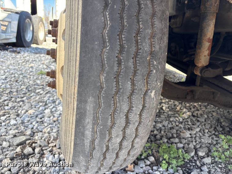 image for item YA1100 2017 Volvo VNL semi truck