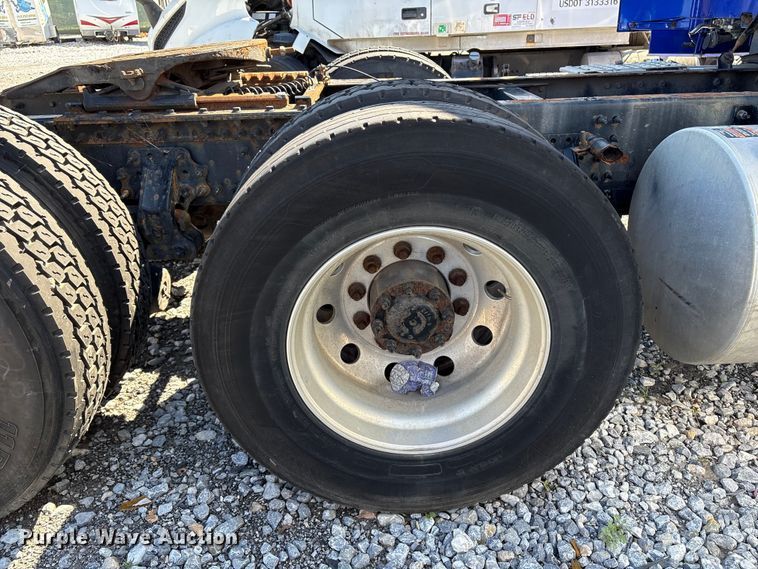 image for item YA1100 2017 Volvo VNL semi truck