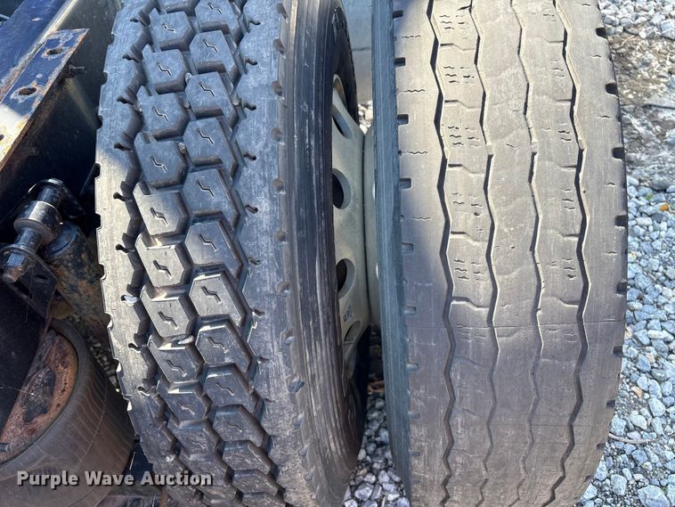 image for item YA1100 2017 Volvo VNL semi truck