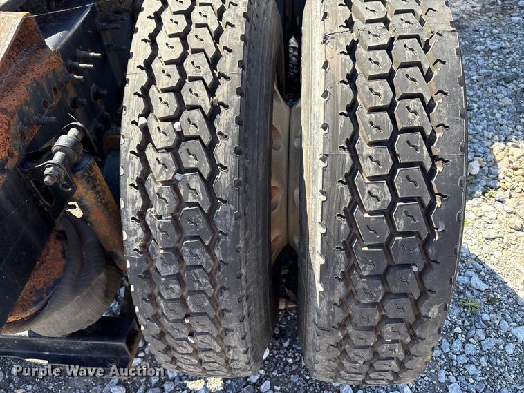 image for item YA1100 2017 Volvo VNL semi truck