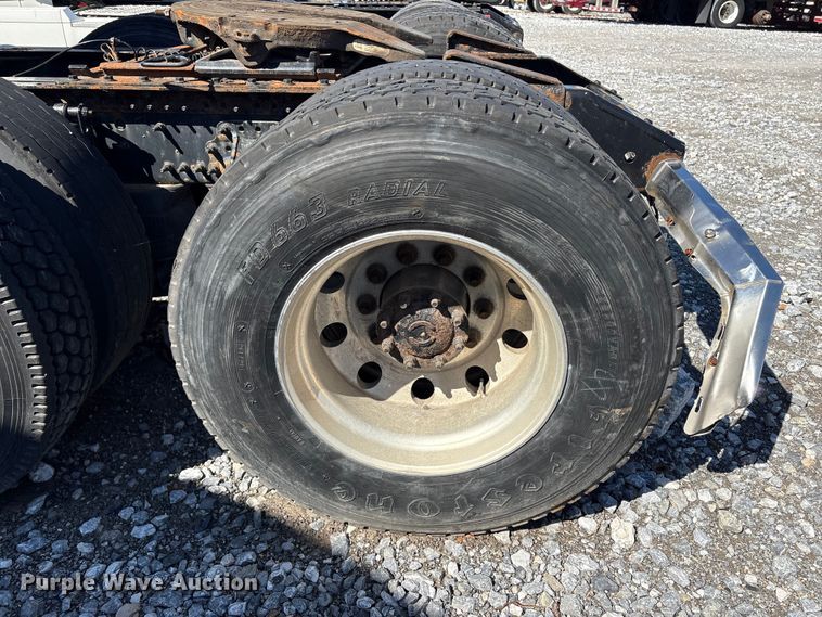 image for item YA1100 2017 Volvo VNL semi truck