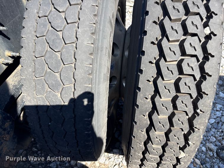 image for item YA1100 2017 Volvo VNL semi truck