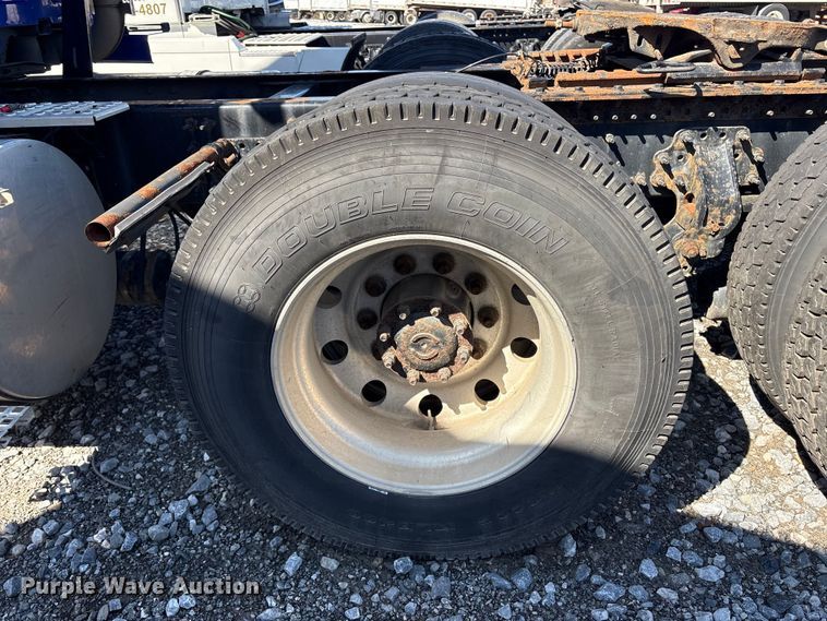 image for item YA1100 2017 Volvo VNL semi truck