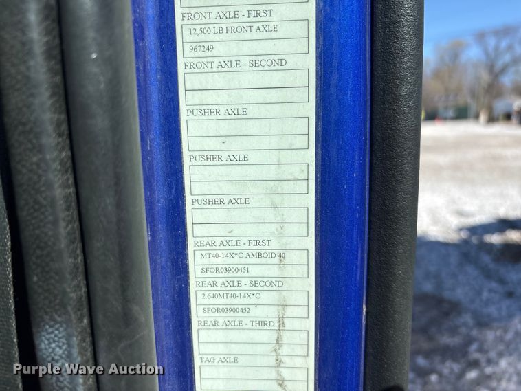 image for item YA1100 2017 Volvo VNL semi truck