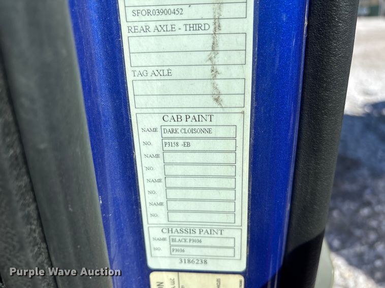 image for item YA1100 2017 Volvo VNL semi truck