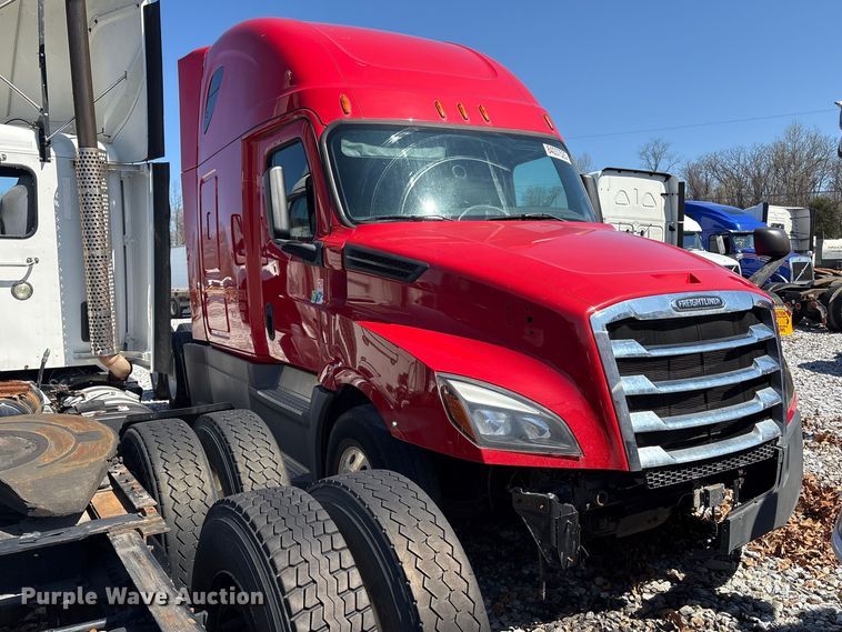 image for item YA1183 2018 Freightliner Cascadia semi truck