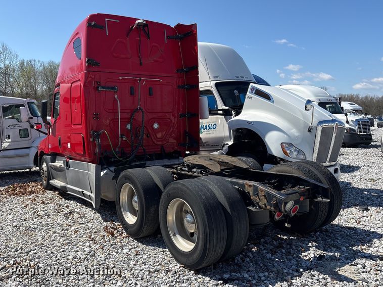 image for item YA1183 2018 Freightliner Cascadia semi truck