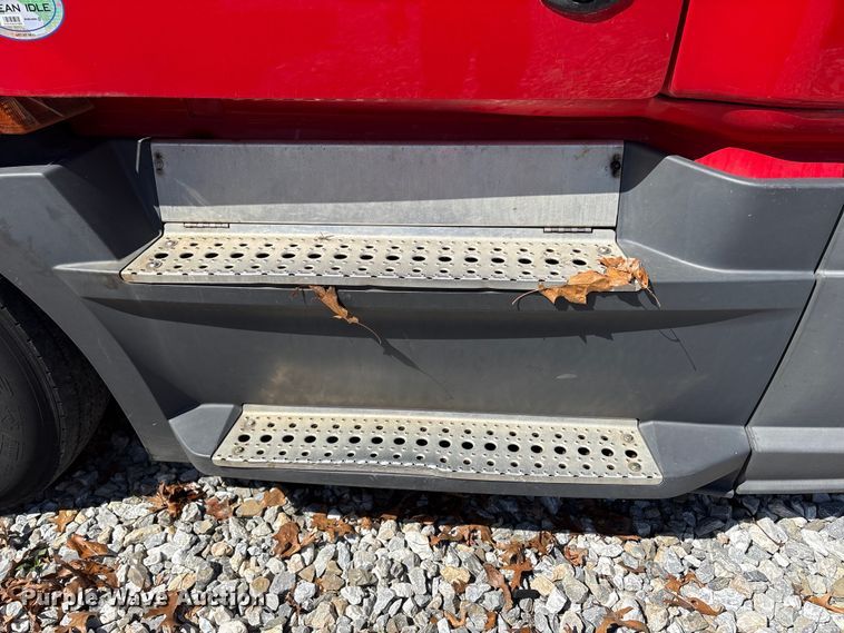 image for item YA1183 2018 Freightliner Cascadia semi truck