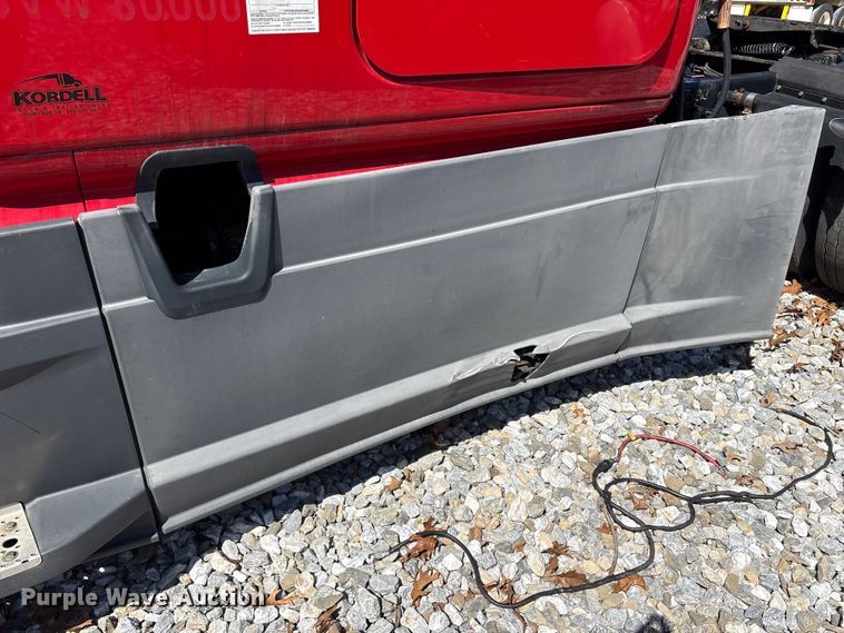 image for item YA1183 2018 Freightliner Cascadia semi truck