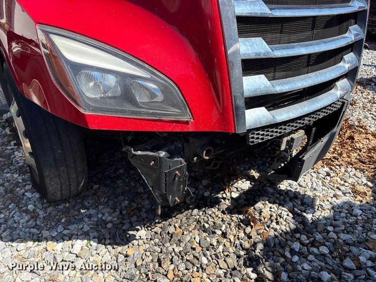 image for item YA1183 2018 Freightliner Cascadia semi truck