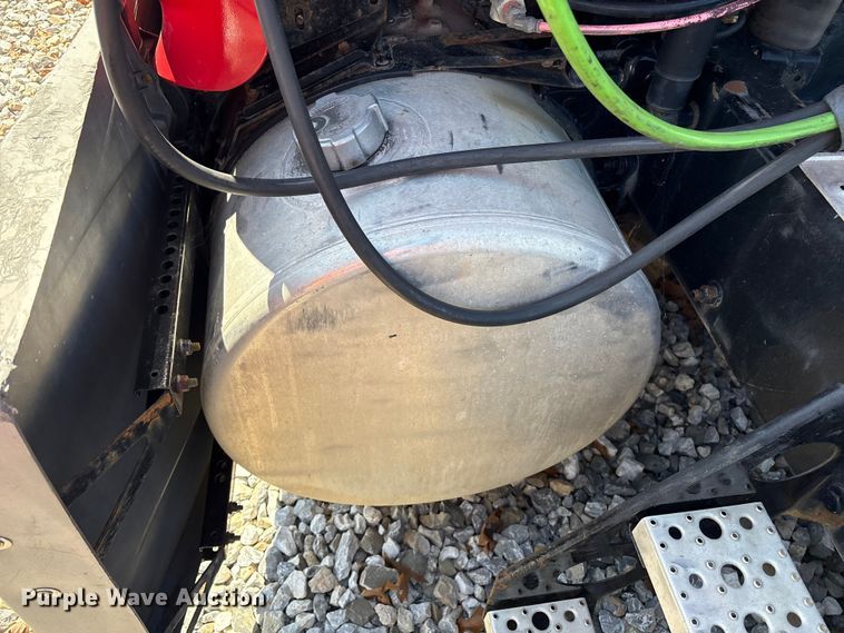 image for item YA1183 2018 Freightliner Cascadia semi truck