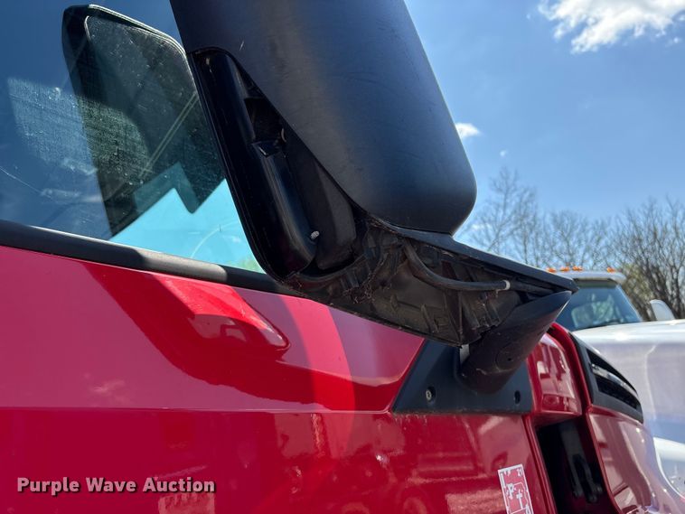 image for item YA1183 2018 Freightliner Cascadia semi truck