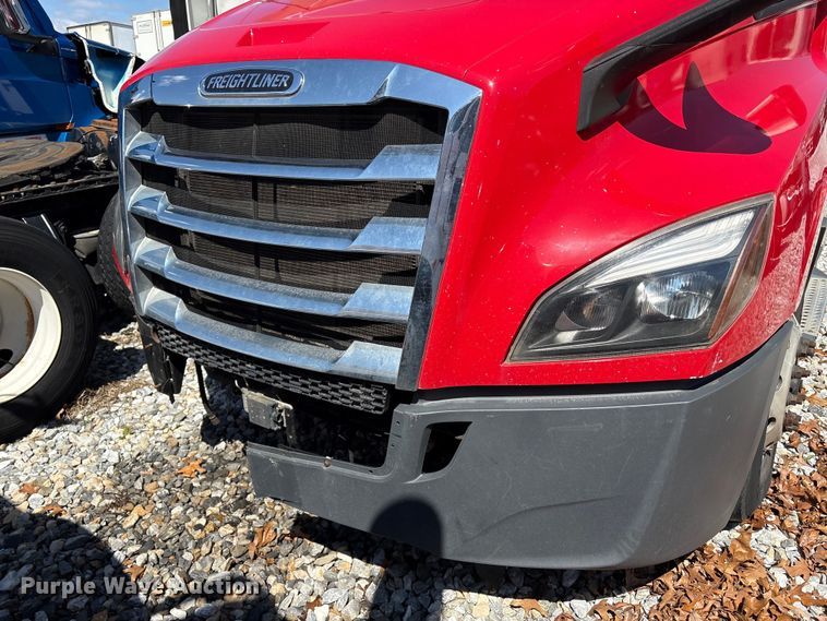 image for item YA1183 2018 Freightliner Cascadia semi truck