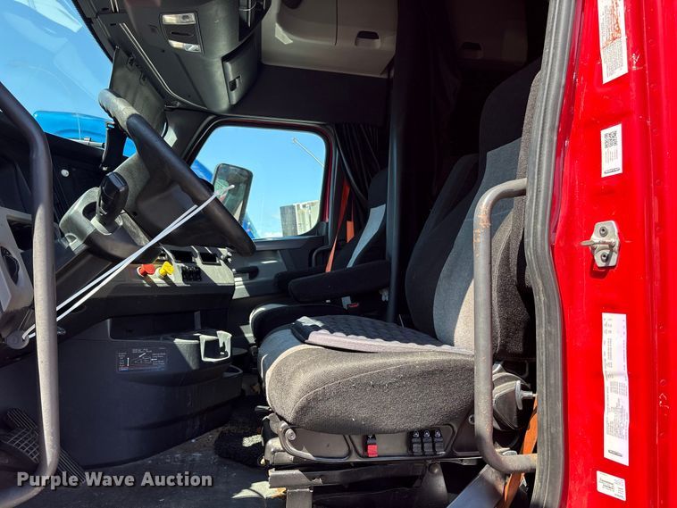 image for item YA1183 2018 Freightliner Cascadia semi truck