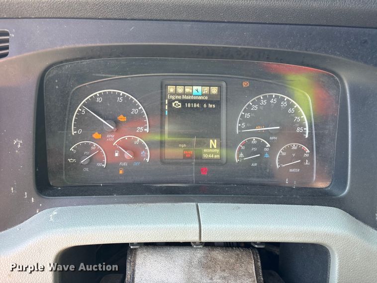 image for item YA1183 2018 Freightliner Cascadia semi truck