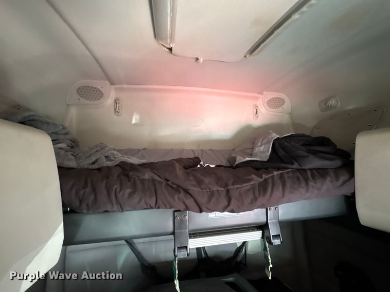 image for item YA1183 2018 Freightliner Cascadia semi truck