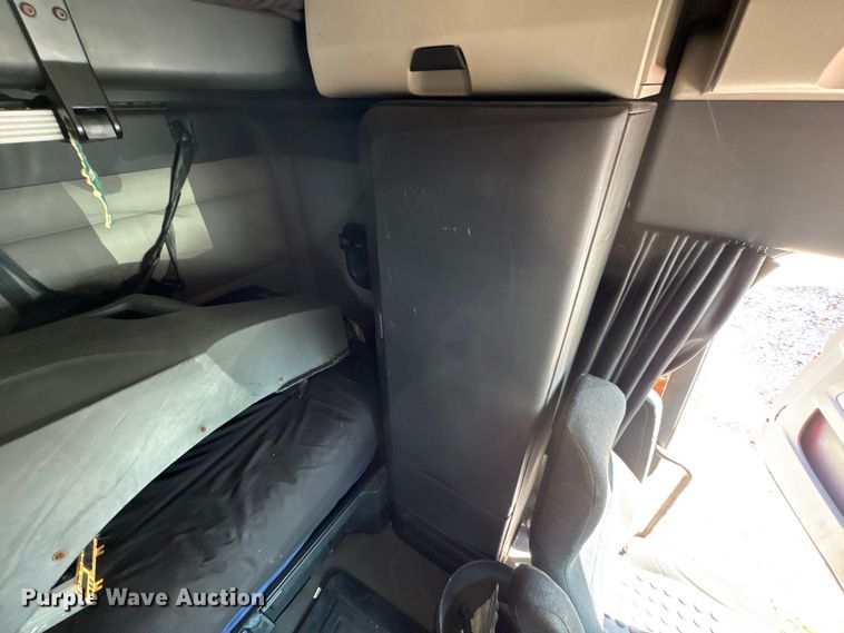 image for item YA1183 2018 Freightliner Cascadia semi truck