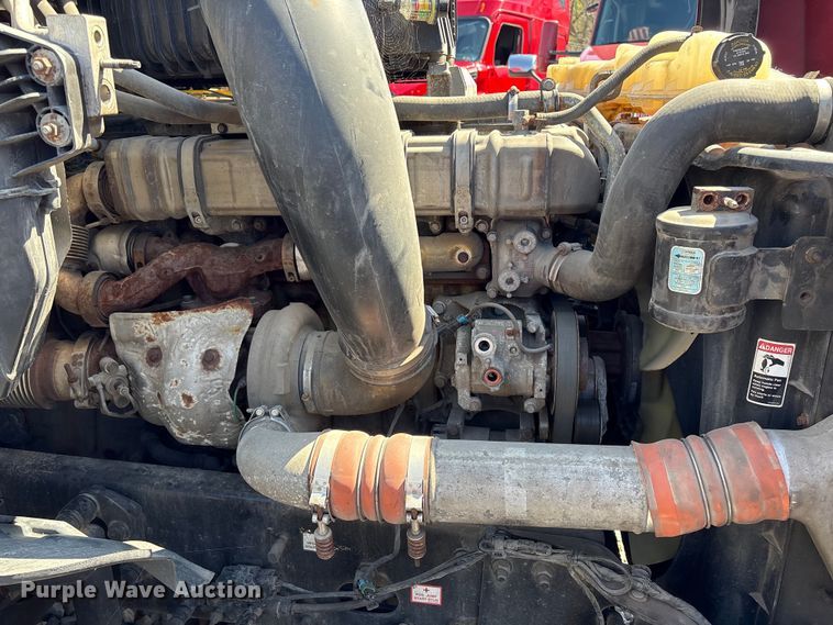 image for item YA1183 2018 Freightliner Cascadia semi truck