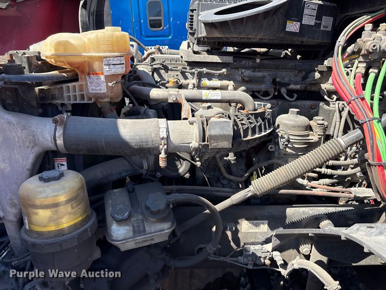 image for item YA1183 2018 Freightliner Cascadia semi truck