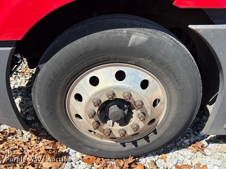 image for item YA1183 2018 Freightliner Cascadia semi truck