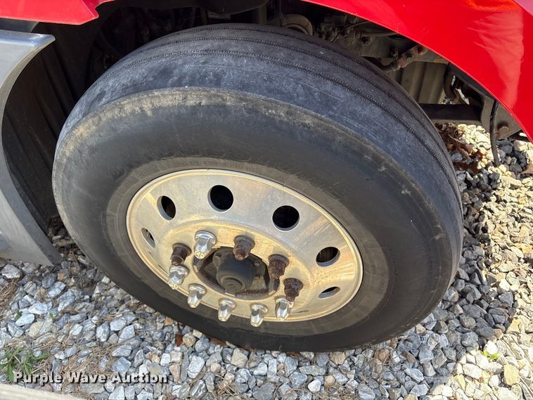 image for item YA1183 2018 Freightliner Cascadia semi truck