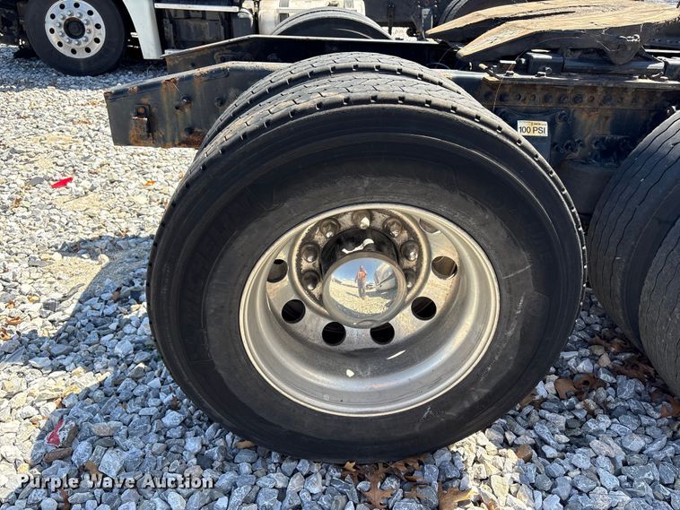 image for item YA1183 2018 Freightliner Cascadia semi truck