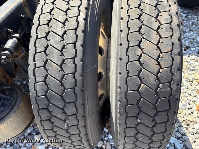 image for item YA1183 2018 Freightliner Cascadia semi truck