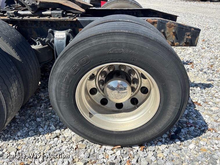 image for item YA1183 2018 Freightliner Cascadia semi truck