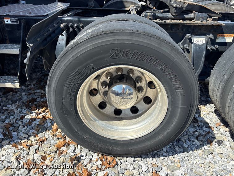 image for item YA1183 2018 Freightliner Cascadia semi truck