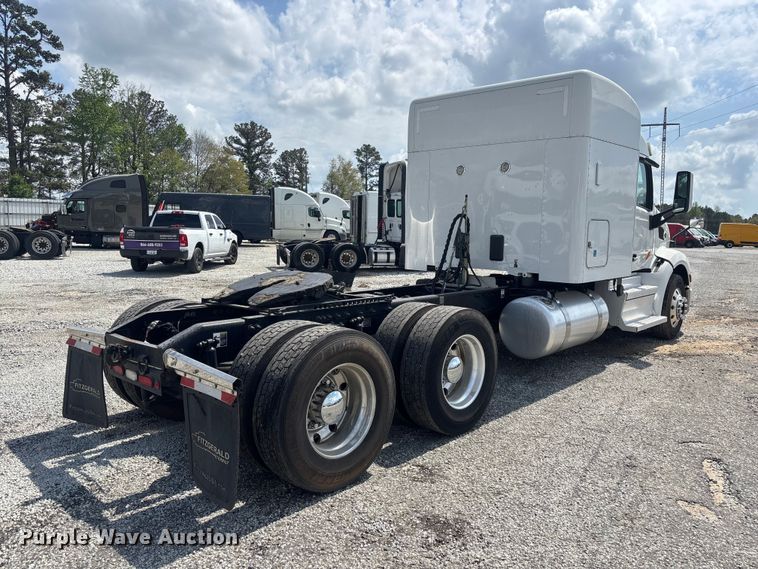 image for item YA1233 2022 Peterbilt 579 semi truck