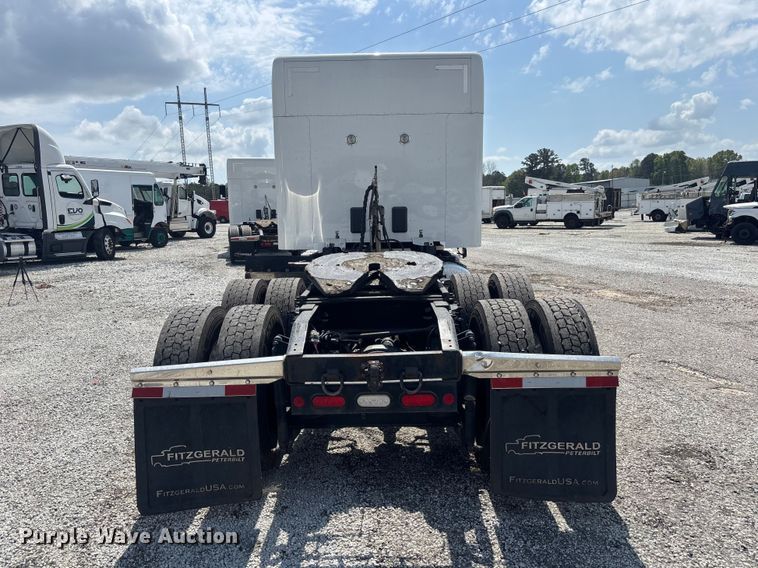 image for item YA1233 2022 Peterbilt 579 semi truck