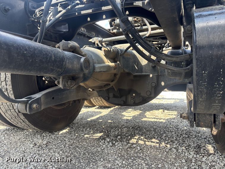 image for item YA1233 2022 Peterbilt 579 semi truck