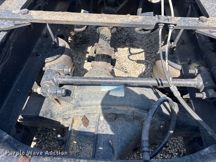 image for item YA1233 2022 Peterbilt 579 semi truck