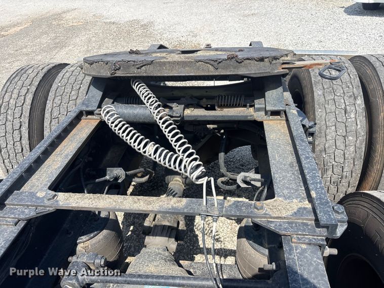 image for item YA1233 2022 Peterbilt 579 semi truck