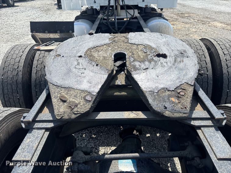 image for item YA1233 2022 Peterbilt 579 semi truck