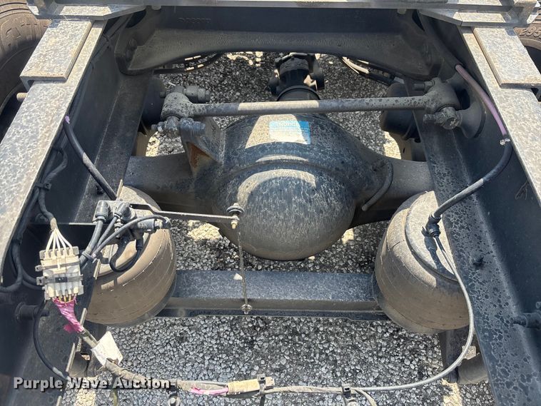 image for item YA1233 2022 Peterbilt 579 semi truck