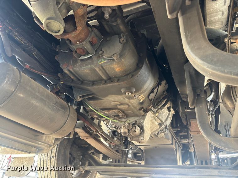 image for item YA1233 2022 Peterbilt 579 semi truck