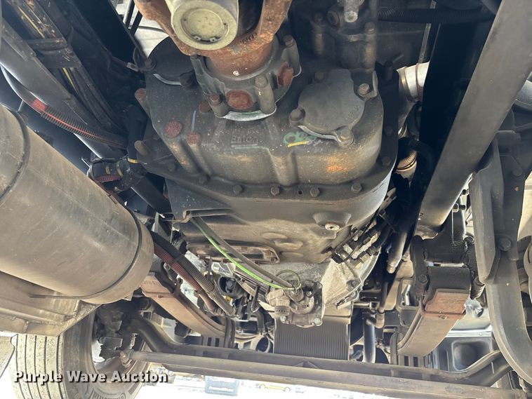 image for item YA1233 2022 Peterbilt 579 semi truck