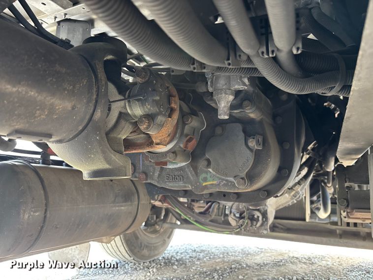 image for item YA1233 2022 Peterbilt 579 semi truck