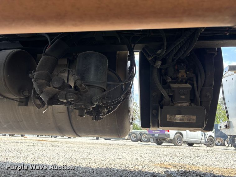 image for item YA1233 2022 Peterbilt 579 semi truck