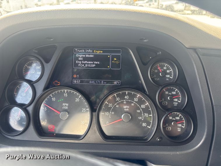 image for item YA1233 2022 Peterbilt 579 semi truck